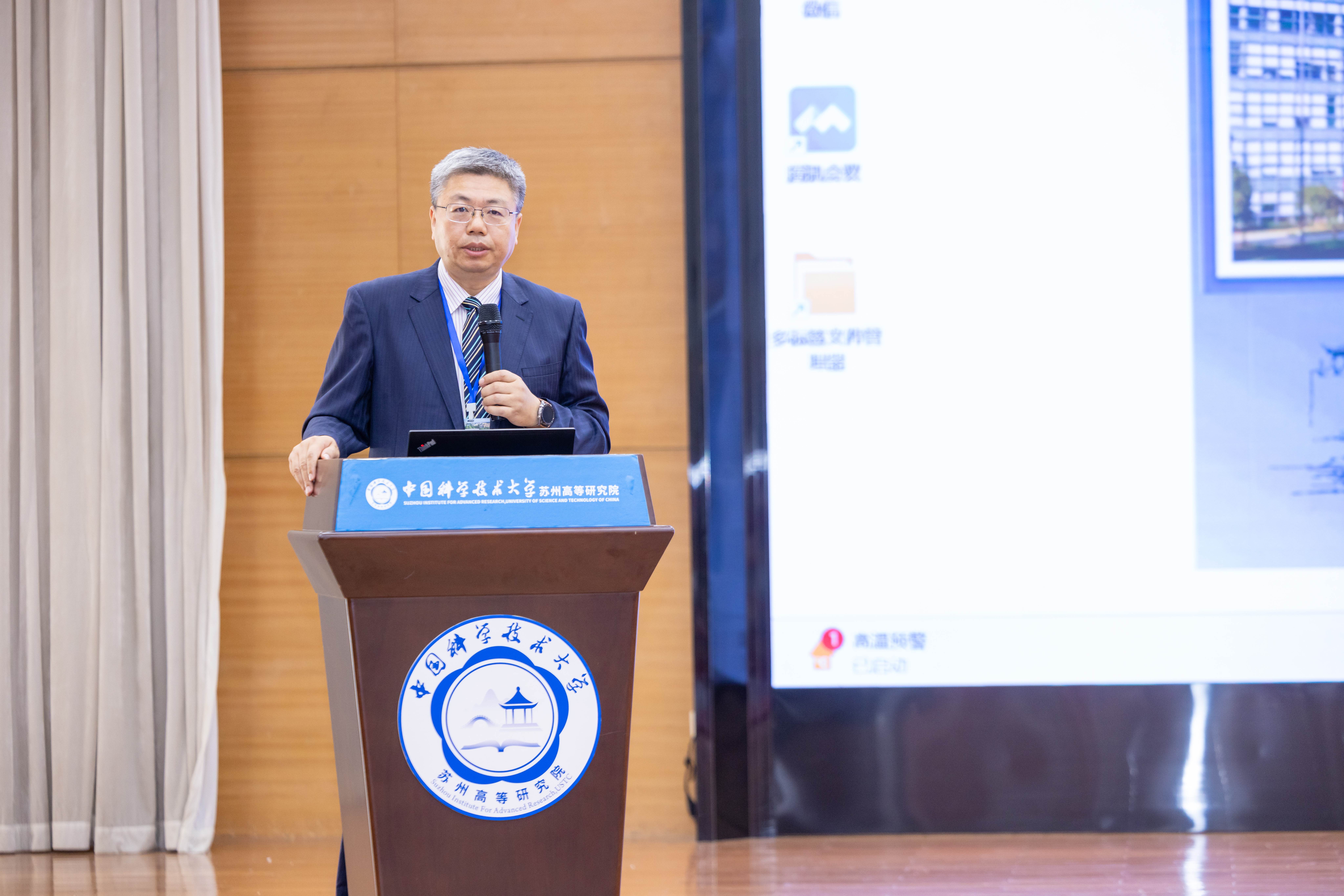 03_11392873.jpg 03_11392873.jpg