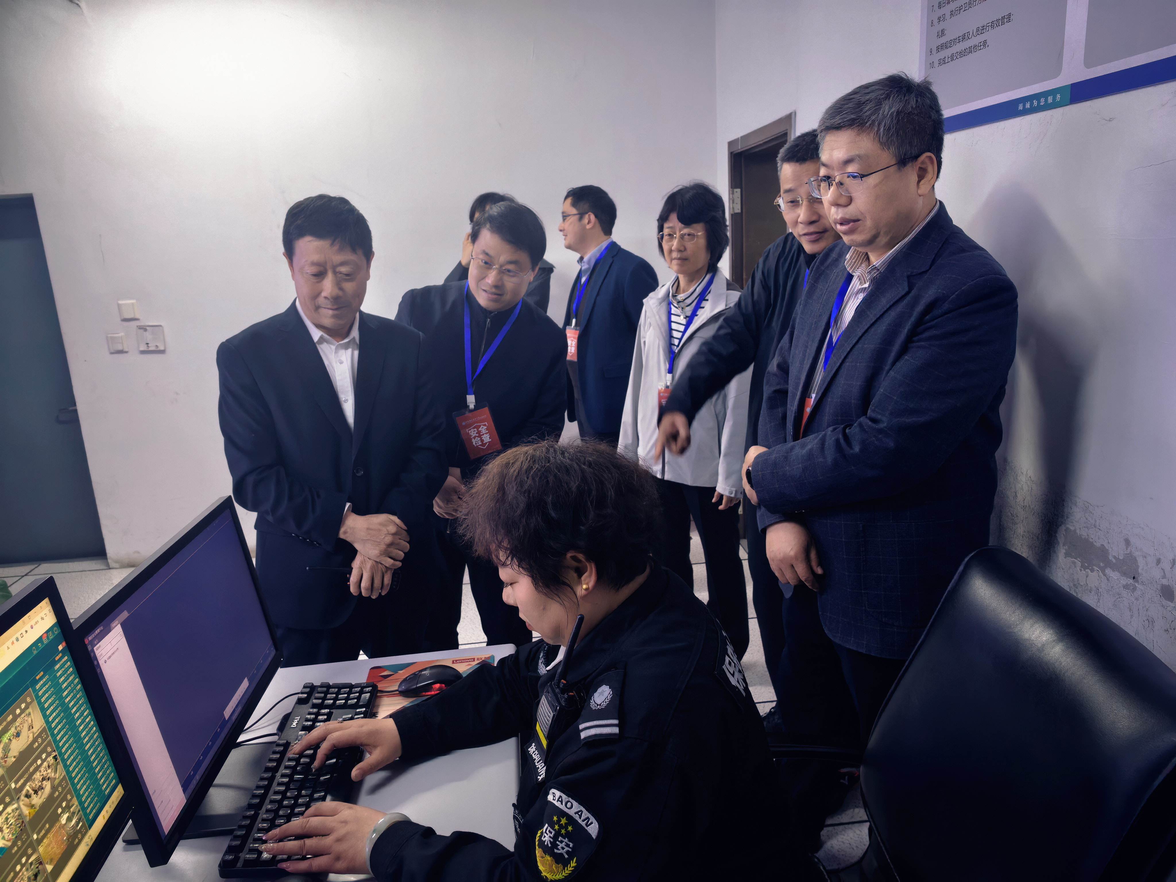 监控室.jpg