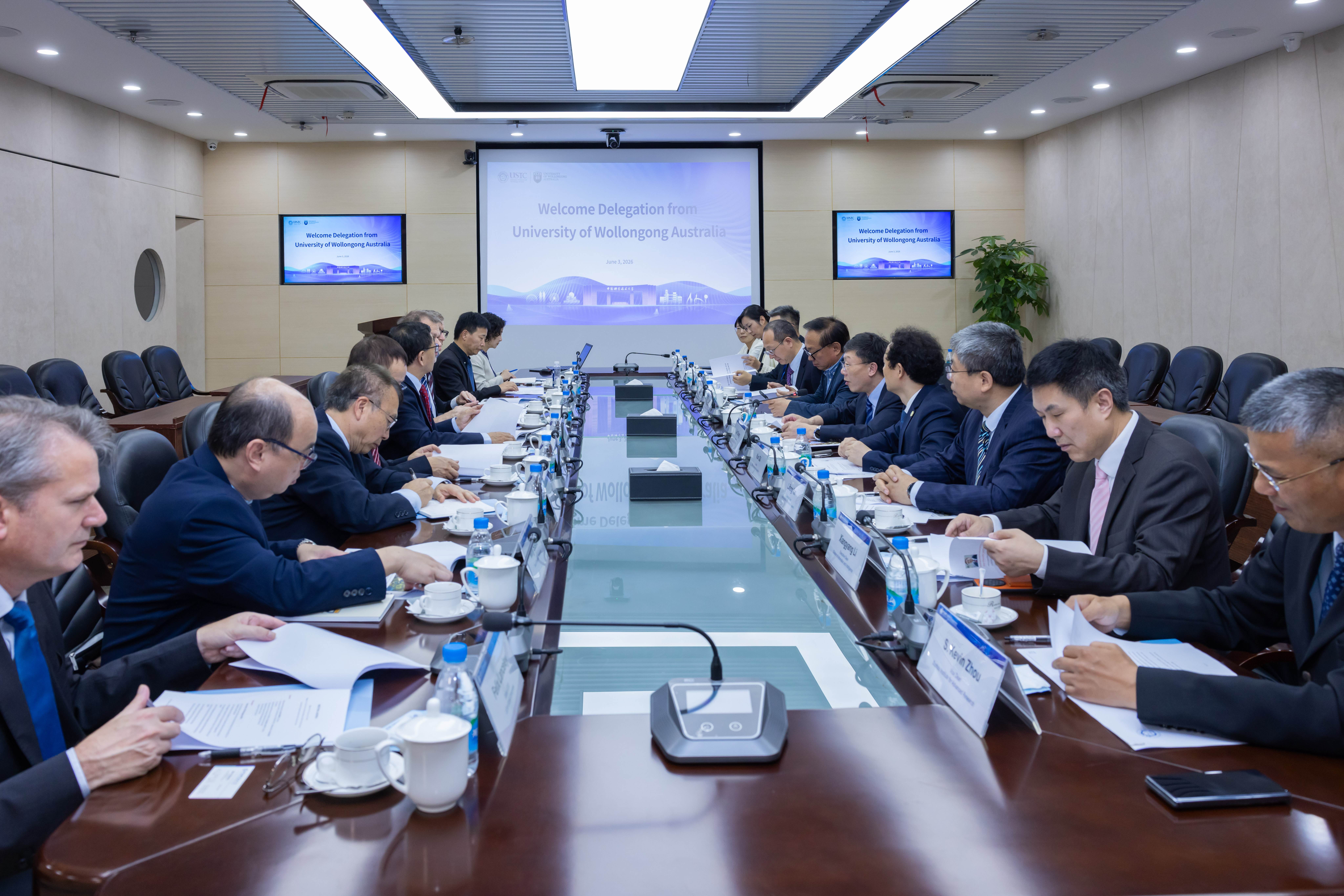 1.会议长桌.jpg 1.会议长桌.jpg